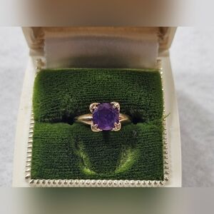 Vintage 10k Yellow Gold and Purple Sapphire Ring